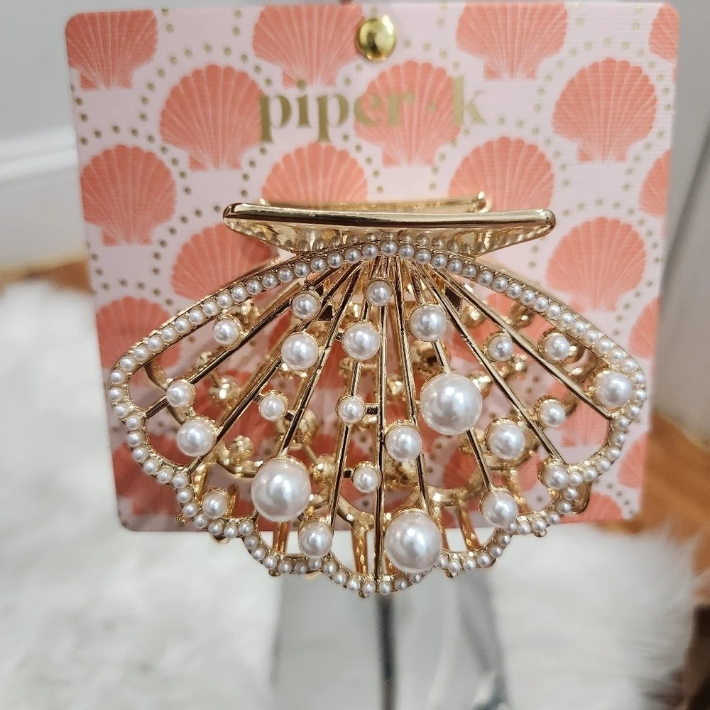 💛▪️ Piper k▪️ coastal seashell Gold and Pearl Hair Clip One Piece